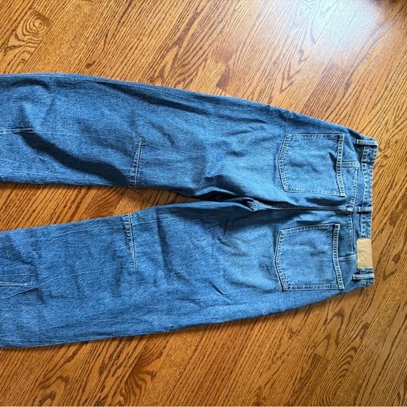Women’s Cotton On Barrel Blue Jeans - Picture 3 of 4